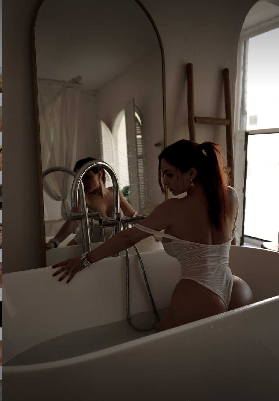 A playful frame from Miranda Faith nude — online in Davao