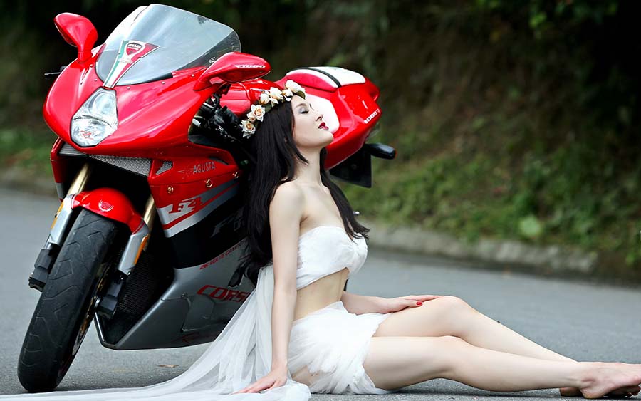 Beautiful girls and motorcycles in Davao