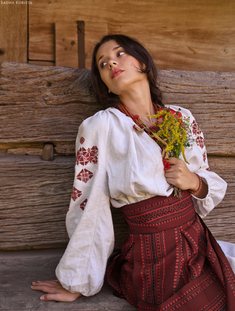 Girls in Slavic costumes in Davao